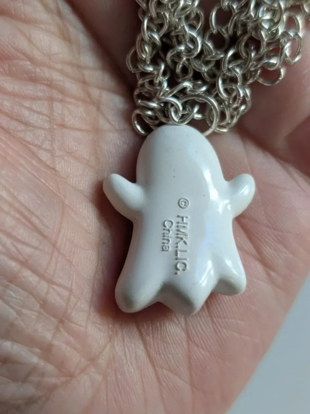 Cute Vintage Halloween Glossy White Resin Happy Smiling Ghost Pendant Necklace